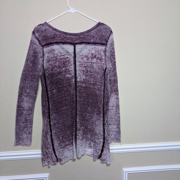 Maroon Distressed Waffle Flowy Long Sleeve V Neck Top - Picture 4 of 5